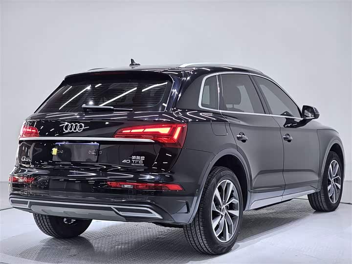 Фото 8 - Audi Q5L