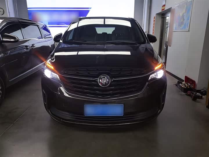 Фото 3 - Buick GL8 ES