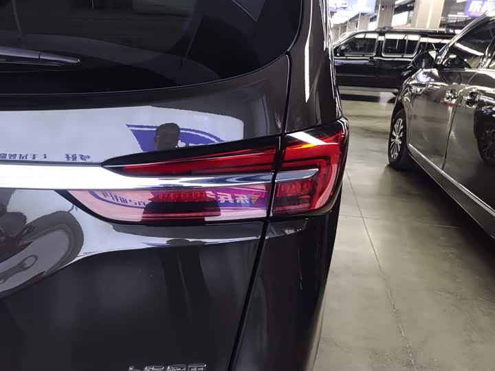 Фото 8 - Buick GL8 ES