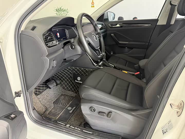 Фото 4 - Volkswagen T-Roc