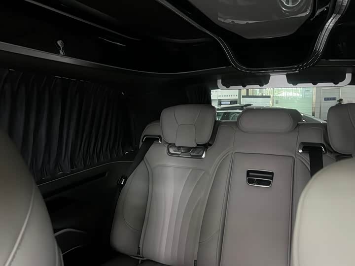 Фото 8 - Mercedes-Benz V-Class