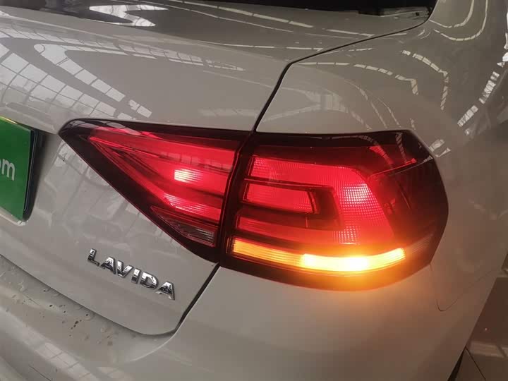 Фото 8 - Volkswagen Lavida