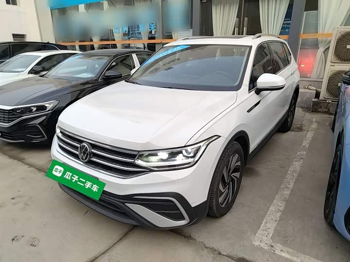 Фото 1 - Volkswagen Tiguan L Pro