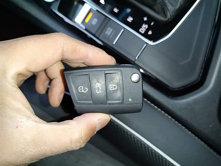 Фото 9 - Volkswagen Tiguan L Pro