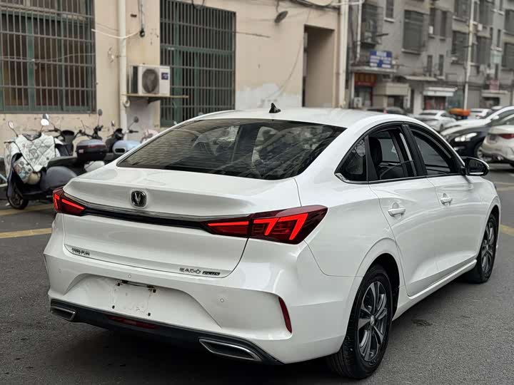 Фото 2 - Changan Eado Plus