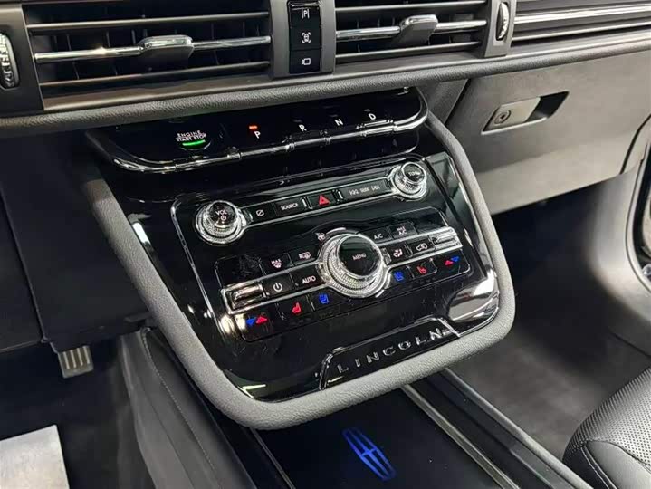 Фото 2 - Lincoln Corsair