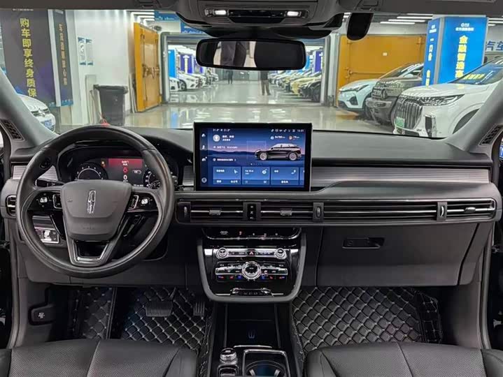 Фото 4 - Lincoln Corsair