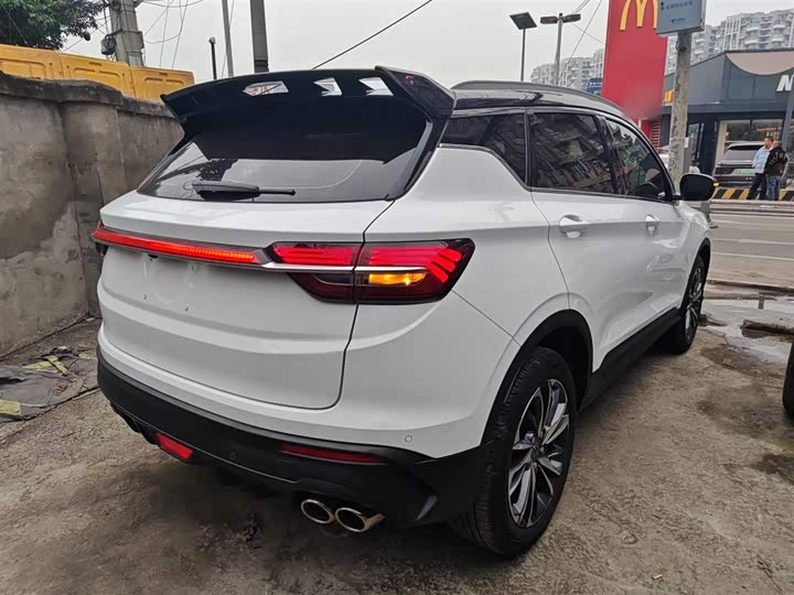 Фото 7 - Geely Coolray