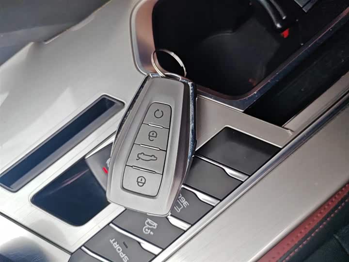 Фото 9 - Geely Coolray