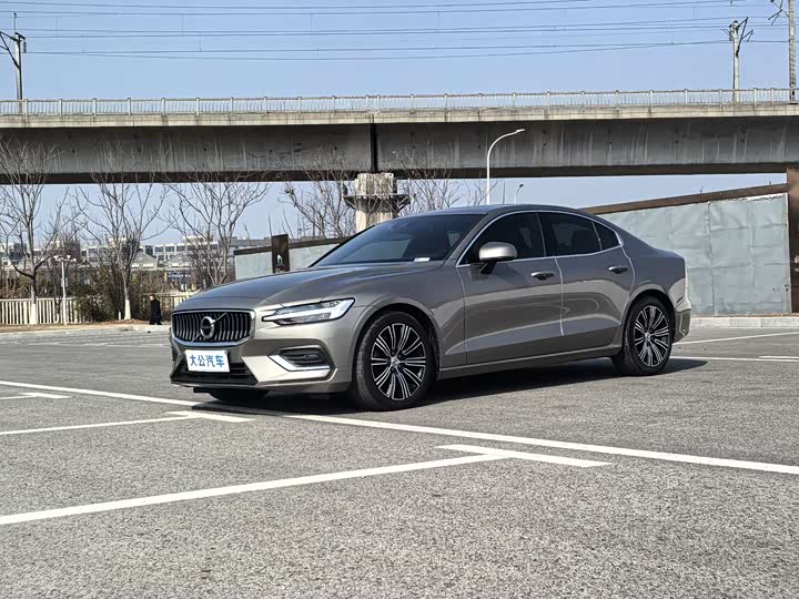 Фото 1 - Volvo S60