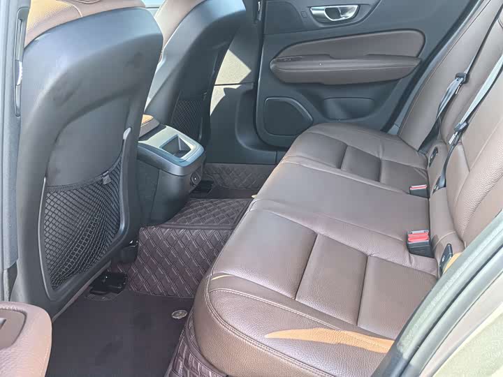 Фото 9 - Volvo S60