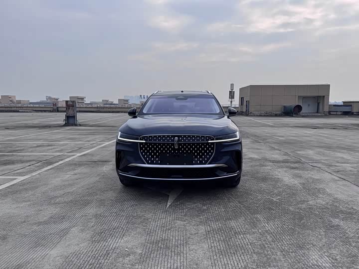 Фото 2 - Lincoln Nautilus