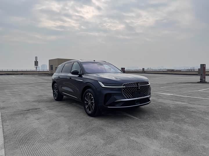 Фото 3 - Lincoln Nautilus