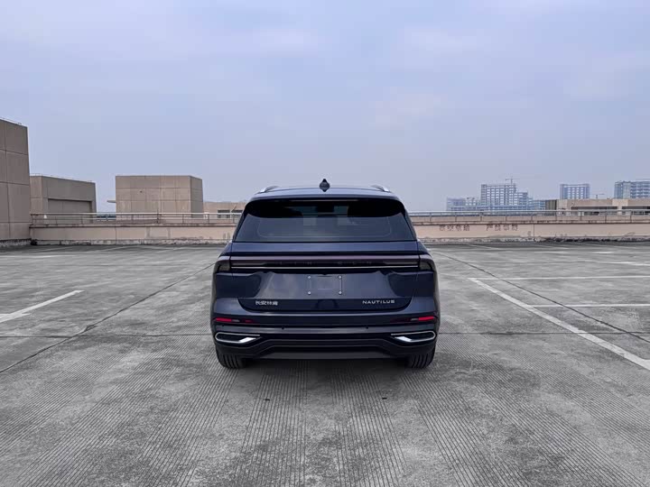 Фото 8 - Lincoln Nautilus