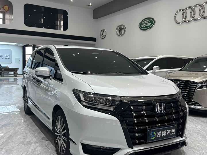 Фото 3 - Honda Elysion