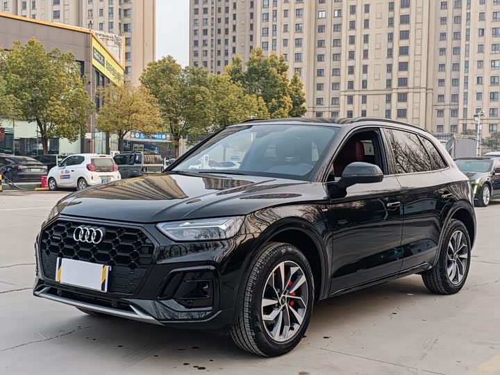 Фото 1 - Audi Q5L