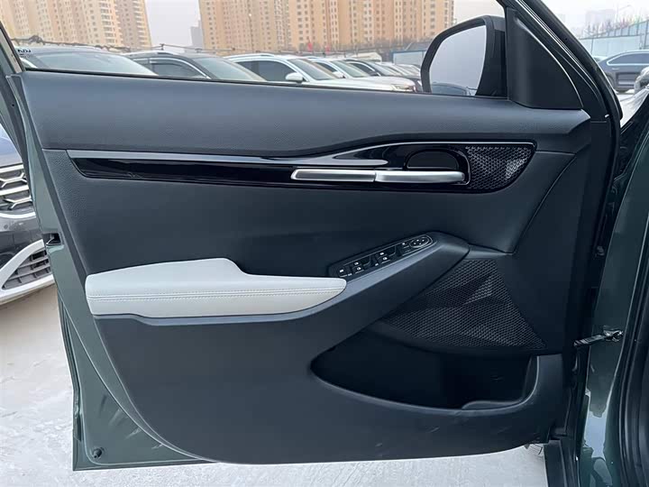 Фото 2 - Kia Seltos