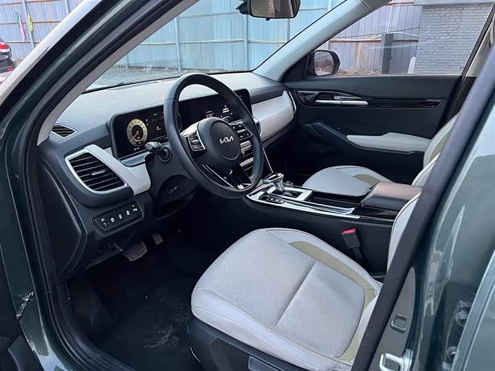 Фото 3 - Kia Seltos