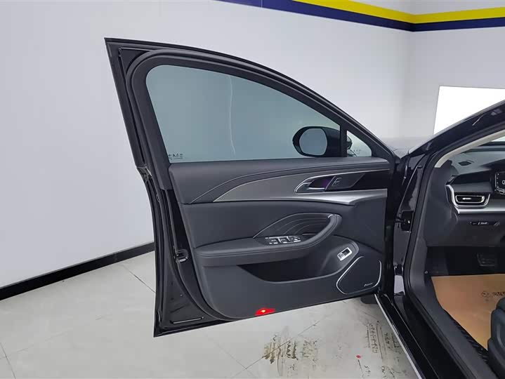 Фото 7 - Hongqi H5