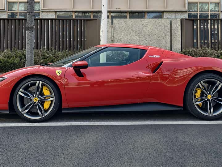 Фото 3 - Ferrari 296