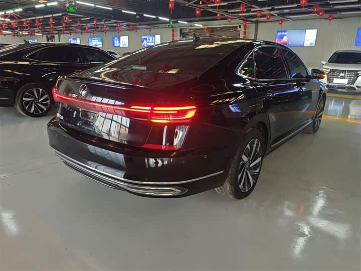 Фото 7 - Volkswagen Passat