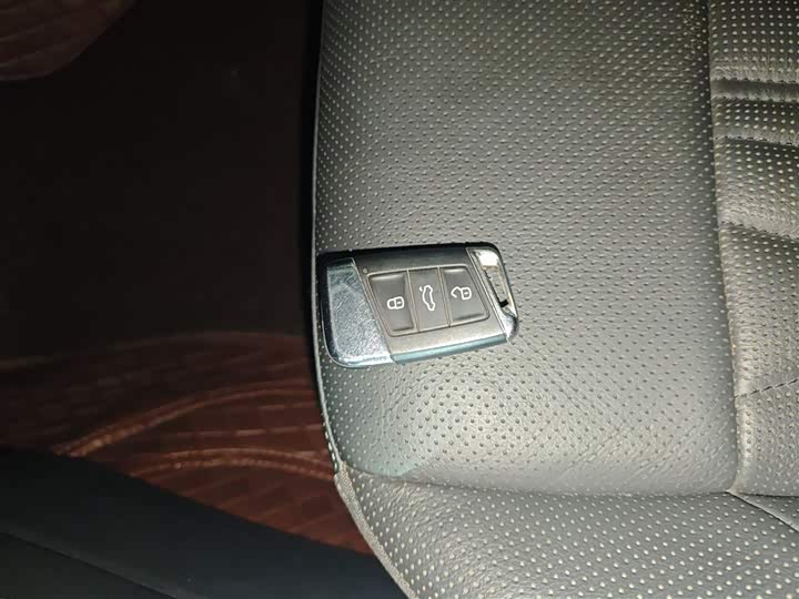 Фото 9 - Volkswagen Passat