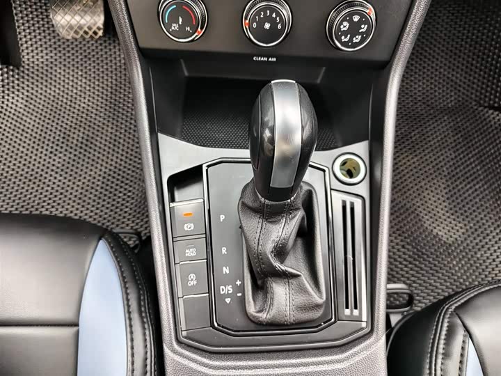 Фото 9 - Volkswagen Lavida