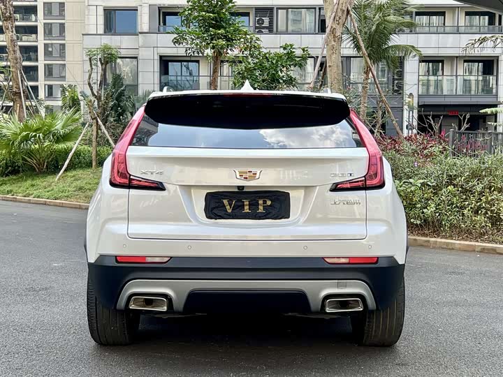 Фото 8 - Cadillac XT4