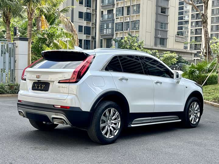 Фото 9 - Cadillac XT4