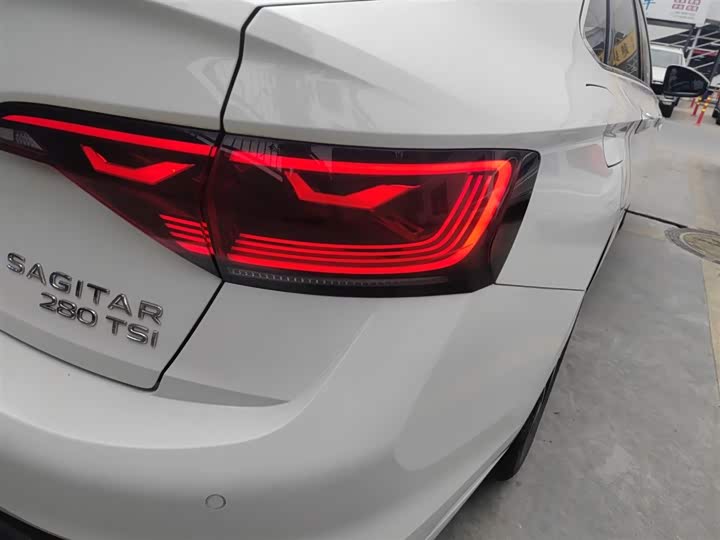 Фото 8 - Volkswagen Sagitar L