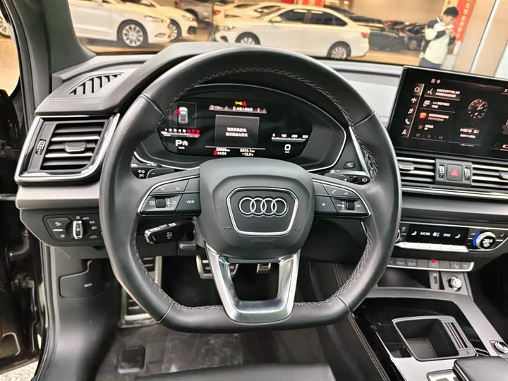 Фото 9 - Audi Q5L