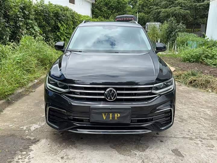 Фото 1 - Volkswagen Tiguan L Pro