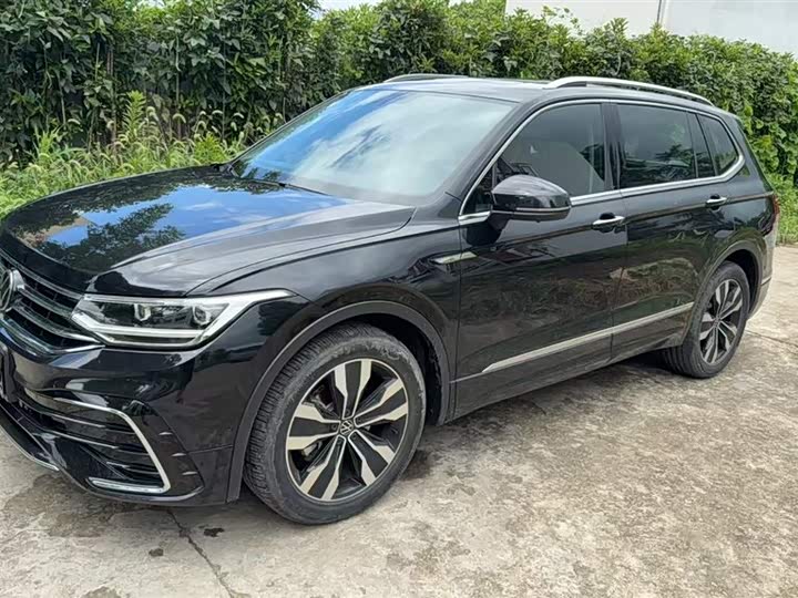 Фото 2 - Volkswagen Tiguan L Pro