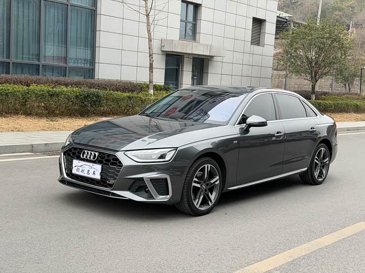 Фото 1 - Audi A4L