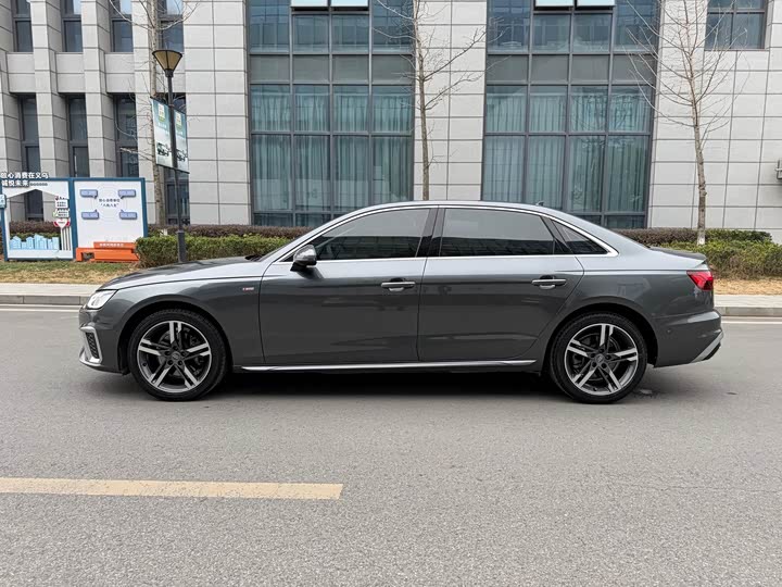 Фото 5 - Audi A4L