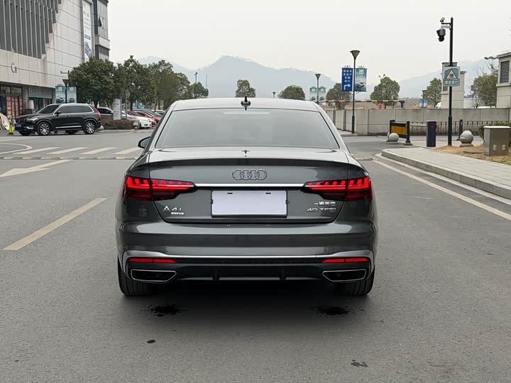 Фото 6 - Audi A4L