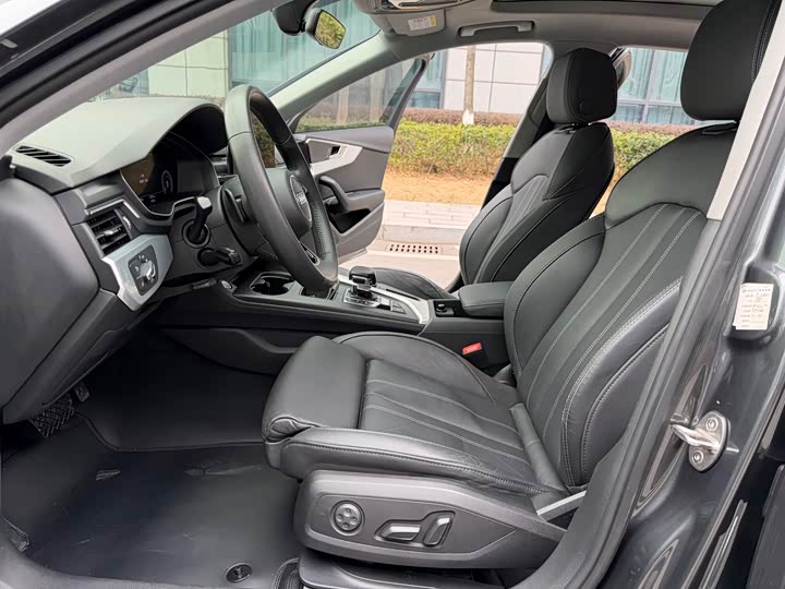 Фото 8 - Audi A4L