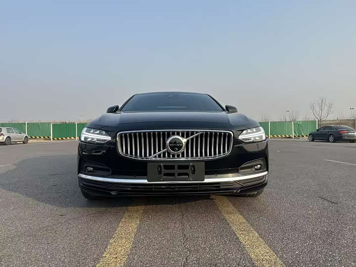 Фото 2 - Volvo S90