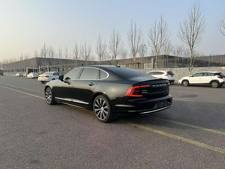 Фото 4 - Volvo S90