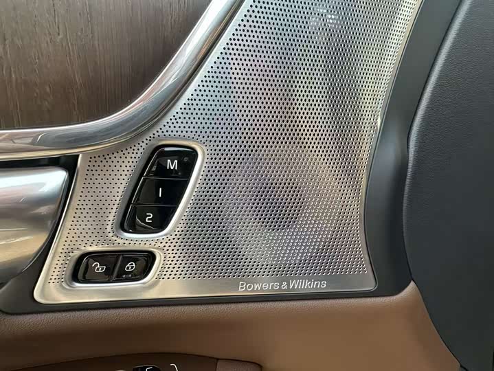 Фото 8 - Volvo S90