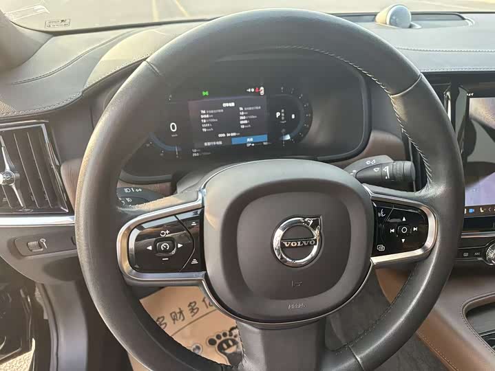 Фото 9 - Volvo S90