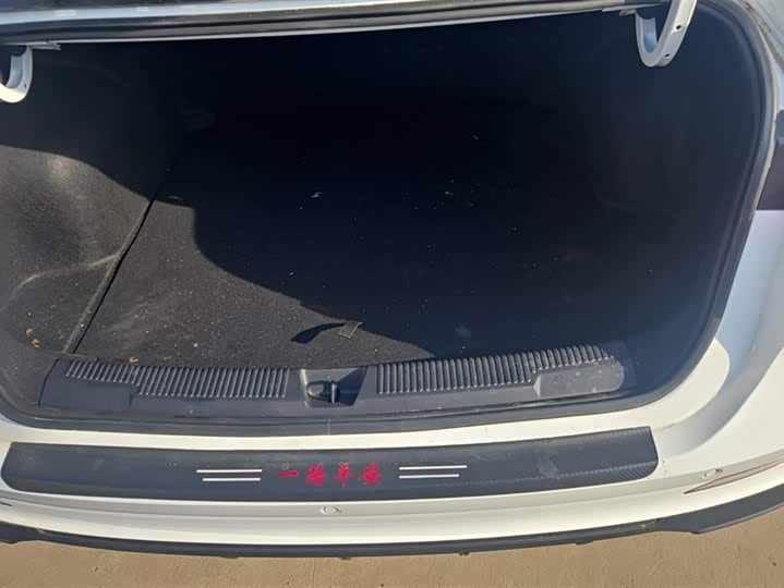 Фото 4 - Roewe i5