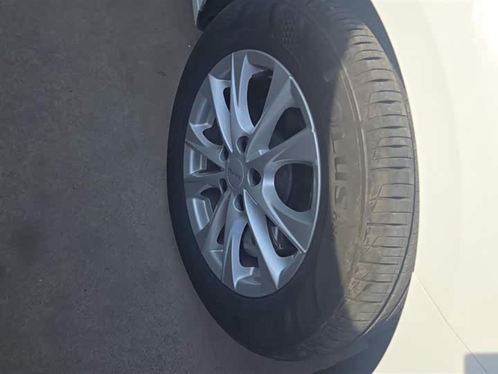 Фото 6 - Roewe i5