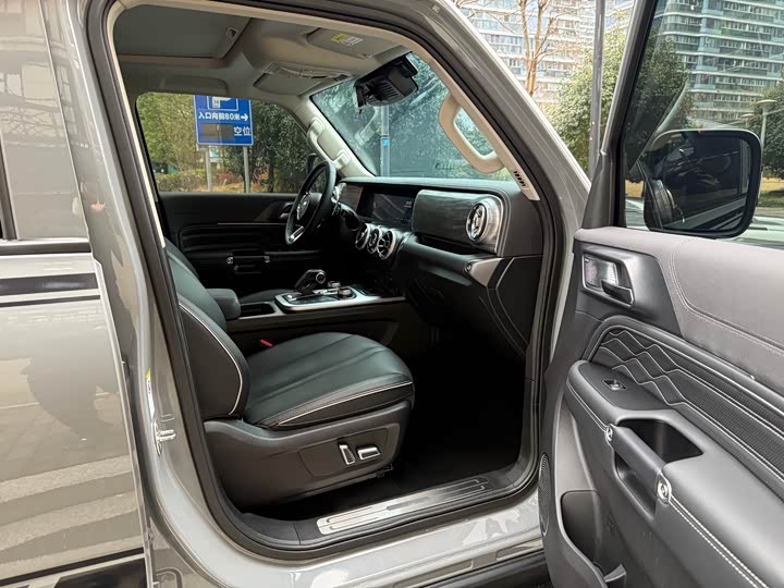 Фото 6 - Tank 300