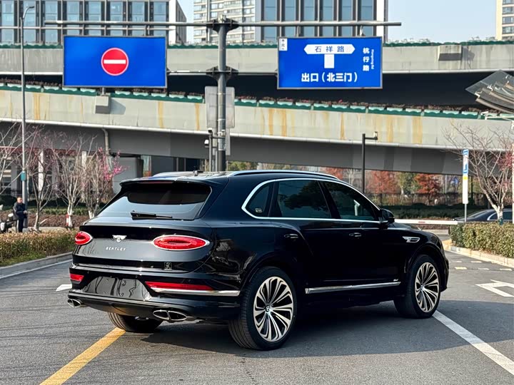 Фото 7 - Bentley Bentayga Hybrid