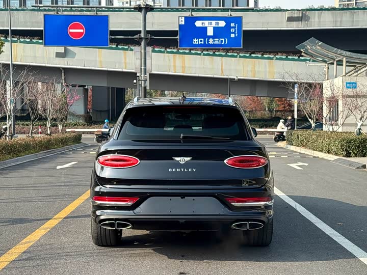 Фото 8 - Bentley Bentayga Hybrid