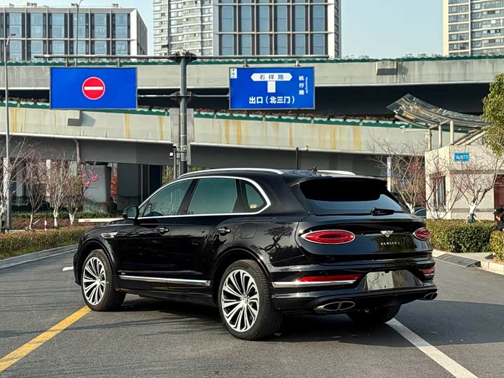 Фото 9 - Bentley Bentayga Hybrid