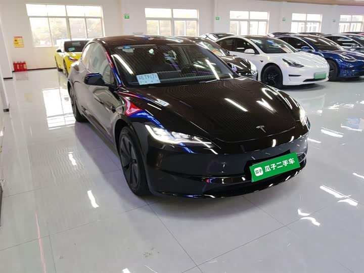 Фото 4 - Tesla Model 3