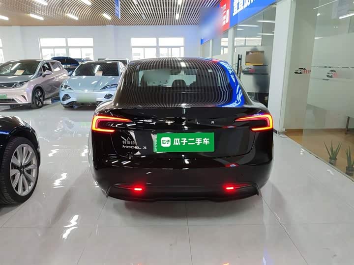 Фото 6 - Tesla Model 3