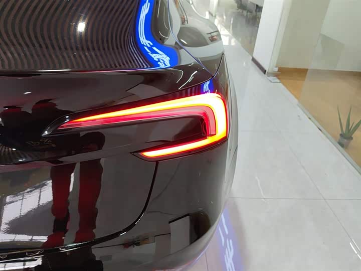 Фото 8 - Tesla Model 3